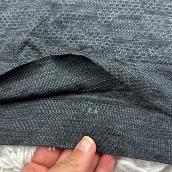 Lululemon Breeze By Muscle Tank Polar Spots Titanium / Black - Picture 2 of 4